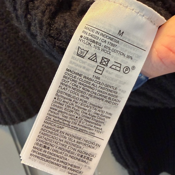 black Gap cardigan - Picture 5 of 11